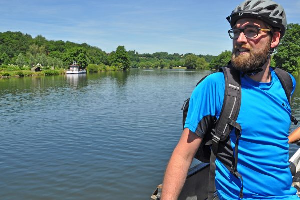 Das Foto zeigt Blogautor Florian auf der Ruhrtalfähre Hardenstein.