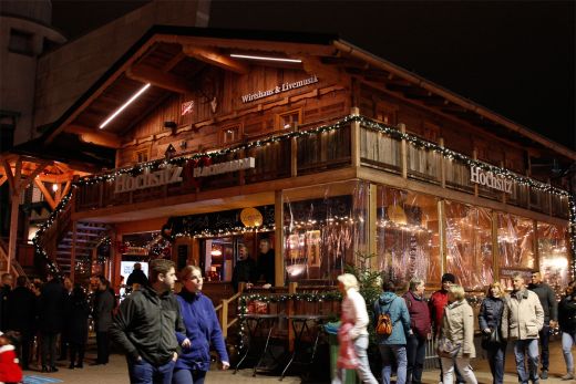 Das Foto zeigt die Flachau-Alm auf dem Weihnachtsmarkt am CentrO Oberhausen