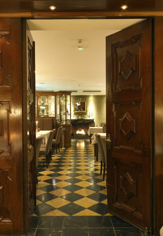 Das Foto zeigt das Kaminzimmer des Wellings Romantik Hotel zur Linde in Moers