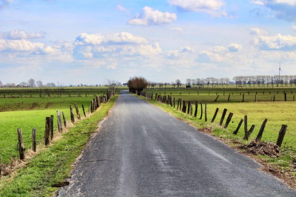 Das Foto zeigt einen Wanderweg in Xanten