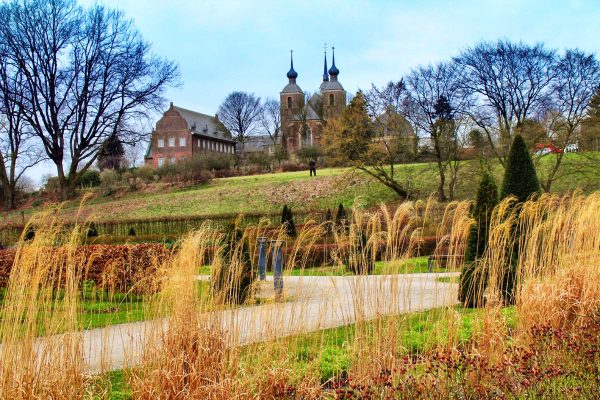 Das Foto zeigt die Frontansicht des Kloster Kamps