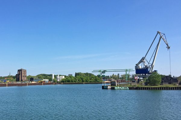 Das Bild zeigt den Blick auf den Hardenberg Hafen