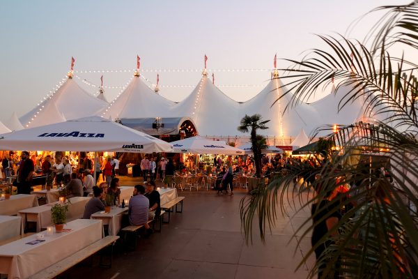 Das Foto zeigt das Zeltfestival Ruhr am Kemnader See in Bochum