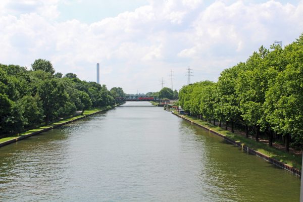 Das Bild zeigt den Rhein-Herne-Kanal