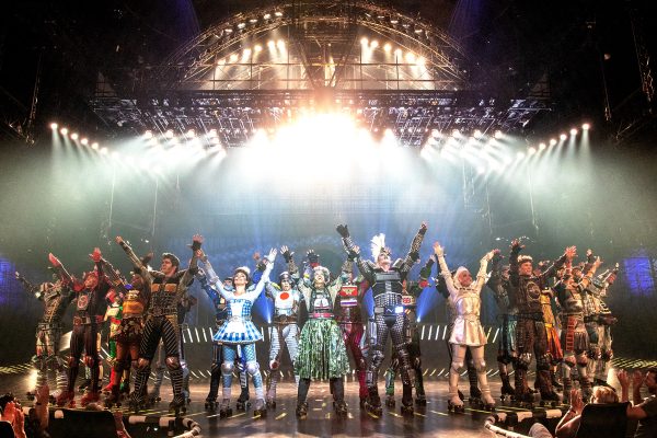 Das Foto zeigt die Darsteller des Musicals STARLIGHT EXPRESS © STARLIGHT EXPRESS