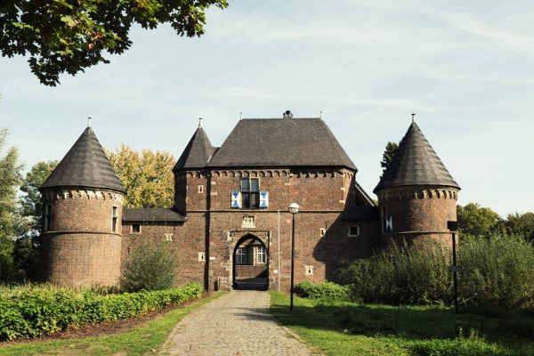 Das Bild zeigt die Burg Vondern in Oberhausen