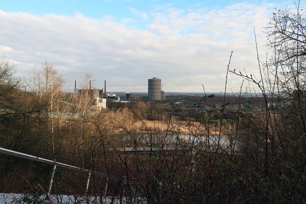 Das Foto zeigt die Aussicht von der Halde Beckstraße in Bottrop