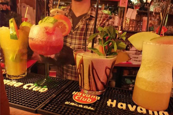 Das Foto zeigt Cocktails im Daktari in Essen