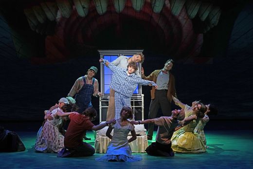 Das Foto zeigt Darsteller des Musicals "Big Fish" im Musiktheater im Revier