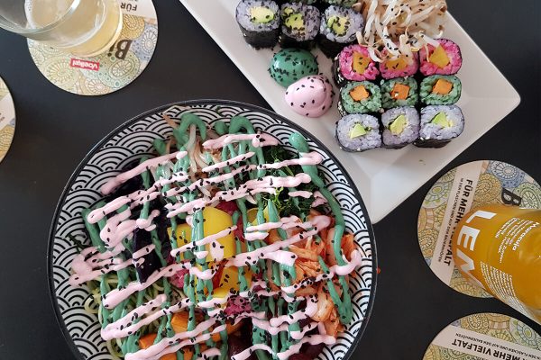 Das Foto zeigt das bunte Essen des Kimbap Spot in Bochum