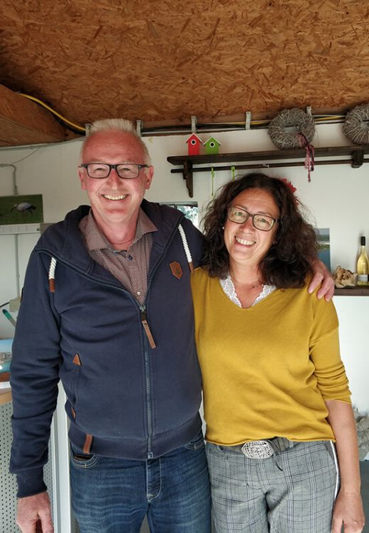 Das Foto zeigt Familie Dingebauer, die herzlichen Gastgeber der Hausboote am Niederrhein