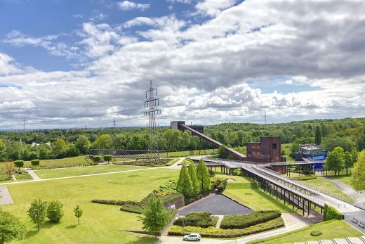 Foto zeigt den Ausblick auf den Nordsternpark Gelsenkirchen als Tipps für einen Kurzurlaub mit Hund im Ruhrgebiet