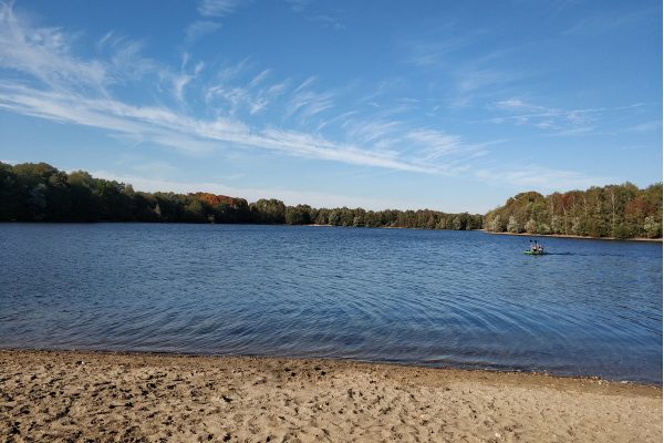 Das Bild zeigt die Sechs-Seen-Platte in Duisburg