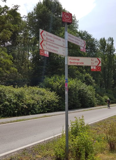 Das Bild zeigt einen Radfahrer auf dem RS1 in Mülheim an der ruhr