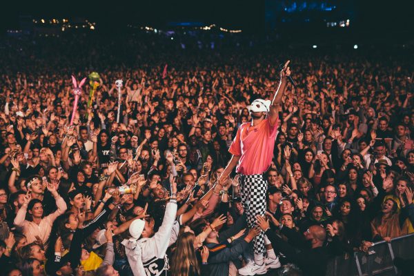 Das Bild zeigt den Rapper Cro auf der Bühne des Zeltfestival Ruhr