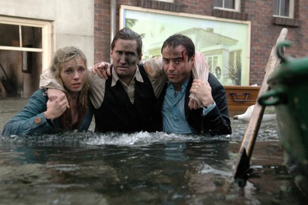 Das Bild zeigt eine Szene aus dem Film "Sturmflut"