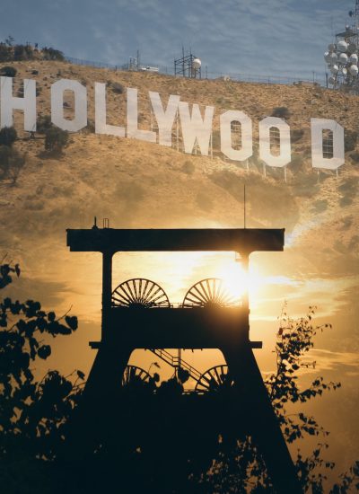 Das Bild zeigt einen Doppelbock vor den Hollywood Hills