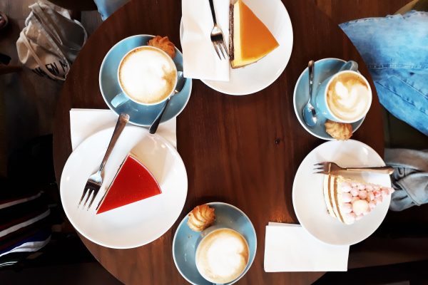 Das Foto zeigt Kuchen im Café Möller