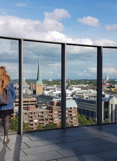 Das Foto zeigt Melissa auf dem Dach des Dortmunder U