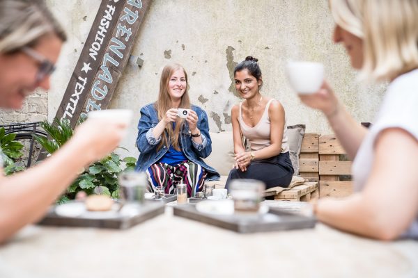 Das Foto zeigt Melissa im Geschäft U-nikat