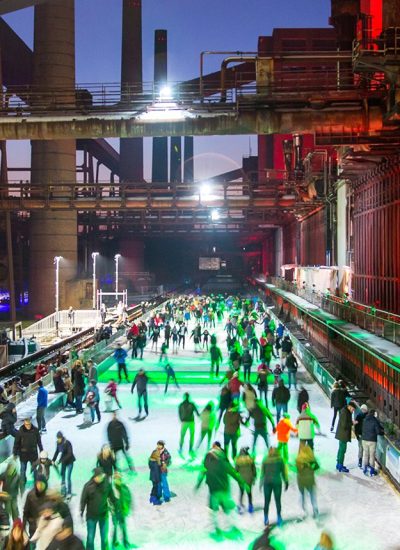 Das Foto zeigt die Zollverein Eisbahn auf der Kokerei des UNESCO-Welterbes Zollverein