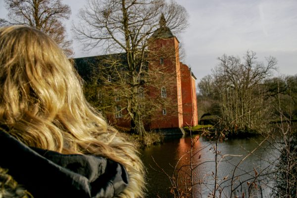 Das Bild zeigt das Schloss Bloemersheim