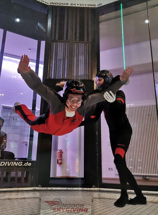 Das Bild zeigt Sandra beim Indoor Skydiving in Bottrop