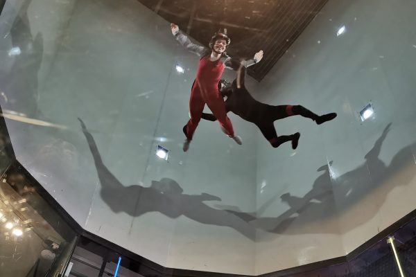 Das Bild zeigt Sandra beim Indoor Skydiving in Bottrop