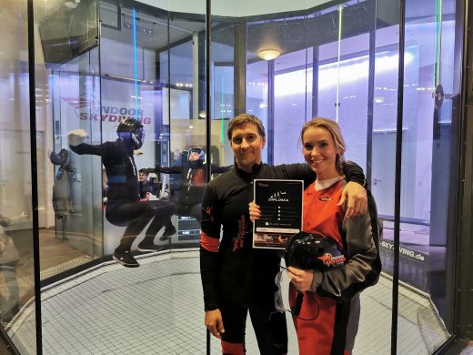 Das Bild zeigt Sandra beim Indoor Skydiving in Bottrop