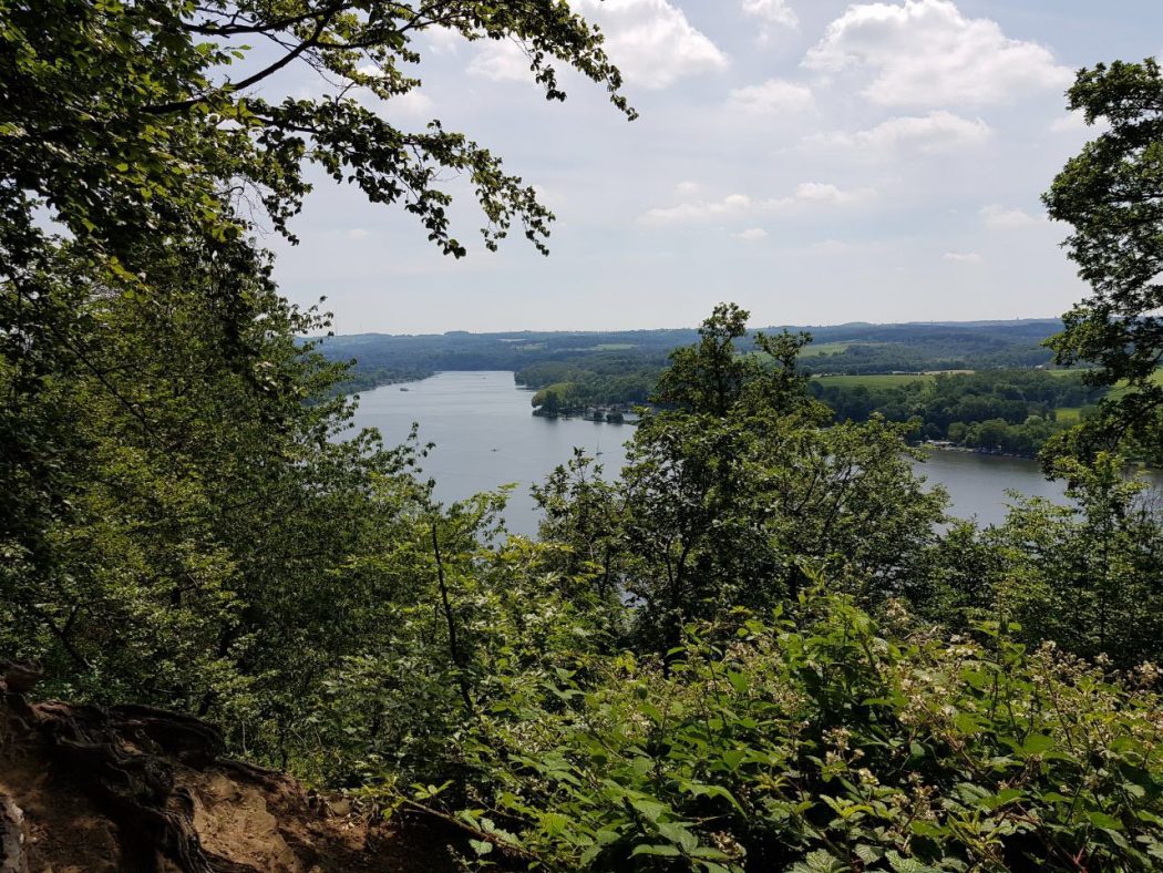 Das Bild zeigt den Ausblick auf den Baldeneysee in Essen