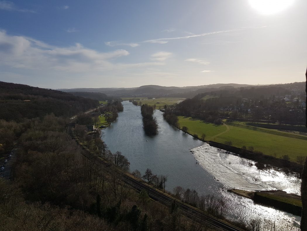 Das Bild zeigt den Ausblick auf die Ruhr