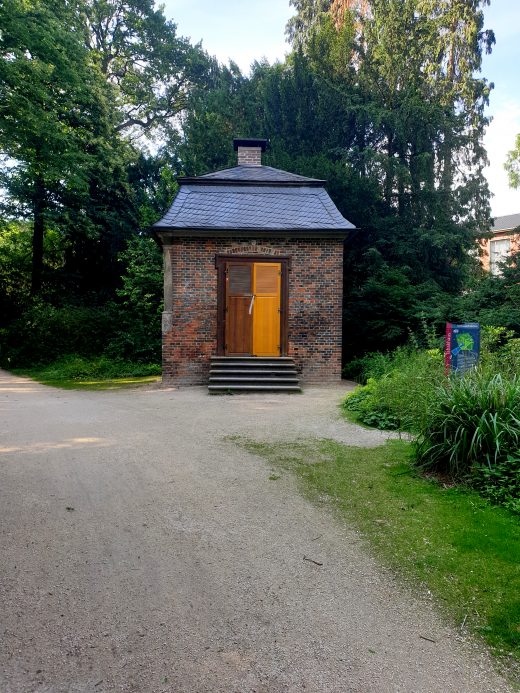 Das Bild zeigt das Tabakhäuschen im Hertener Schlosspark