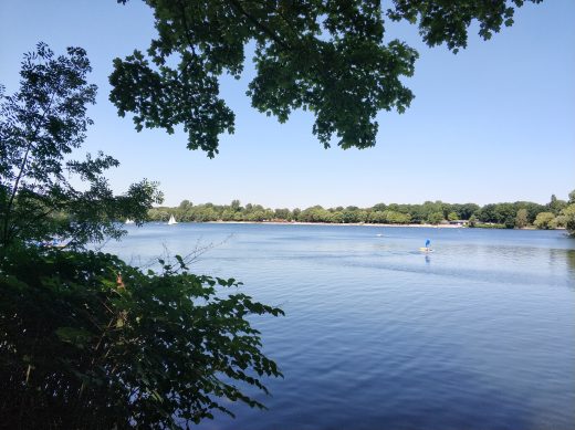 Das Bild zeigt Laura an der Sechs-Seen-Platte in Duisburg