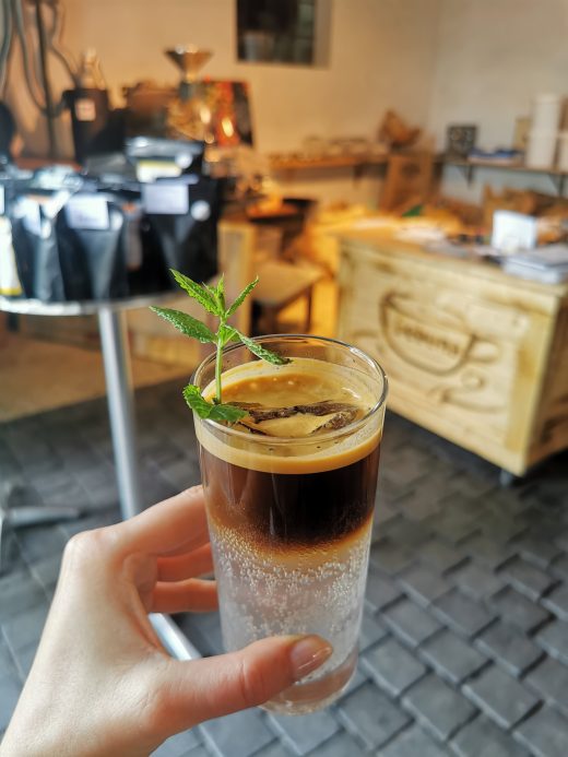Das Foto zeigt Espresso-Tonic im Bebuna in Hamm