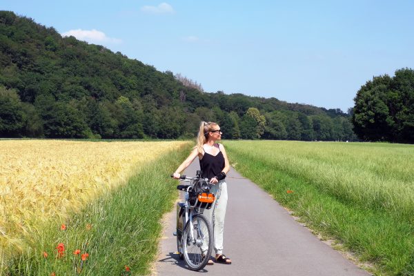 Das Foto zeigt Sandra auf dem RuhrtalRadweg in Mülheim an der Ruhr