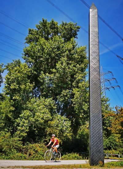 Das Bild zeigt den Carbon-Obelisk im Nordsternpark Gelsenkirchen