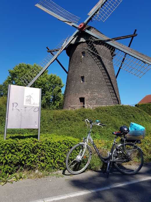 Das Foto die Windmühle in Dinslaken Hiesfeld