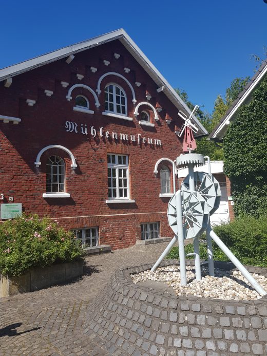 Das Foto zeigt das Mühlenmuseum in Dinslaken Hiesfeld