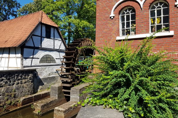 Das Foto zeigt die Wassermühle des Mühlenmuseums in Dinslaken Hiesfeld