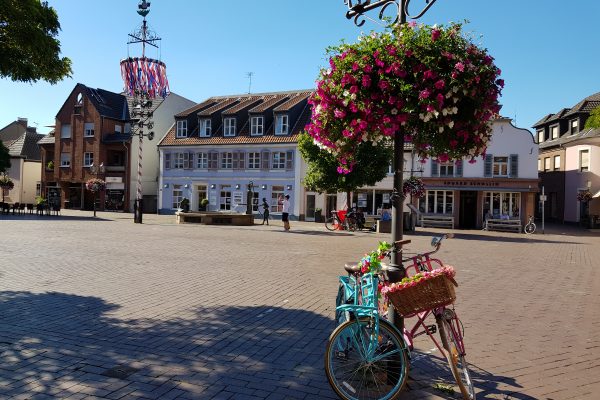 Das Foro zeigt den Altmarkt von Dinslaken