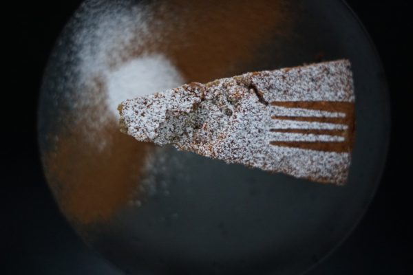 Das Foto zeigt ein Stück Schokokuchen im Café Kimaji in Witten