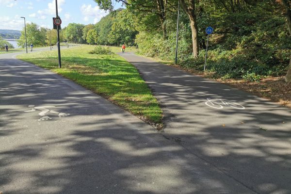 Das Foto zeigt die Radwege und Inlinestrecke am Kemnader See in Bochum