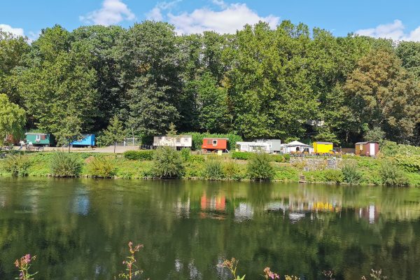 Das Foto zeigt die Bauwagen von Ruhrcamping in Essen