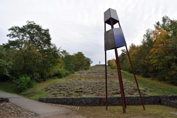 Das Foto zeigt den Weg zur Halde Großes Holz in Bergkamen