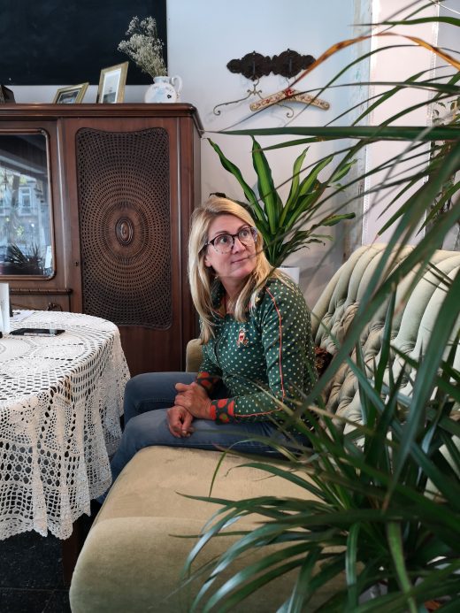 Das Foto zeigt Heike im Café Omi backt in Bochum