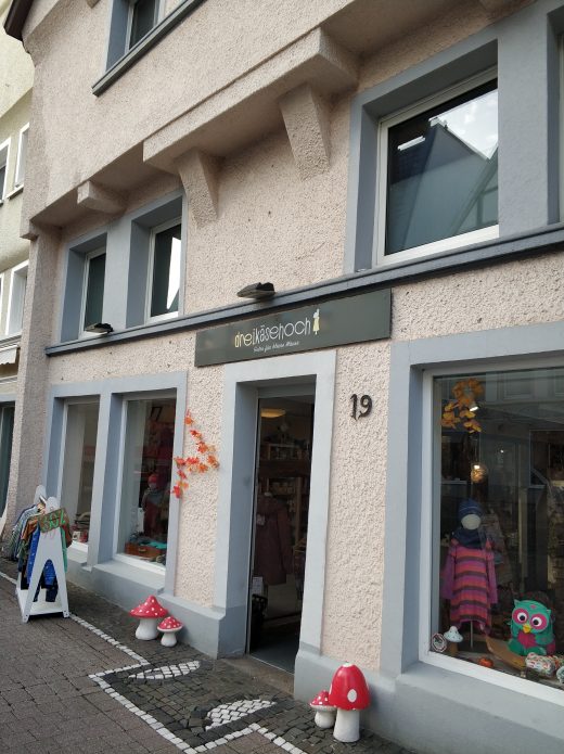 Das Foto zeigt den Laden Dreikäsehoch in der Altstadt von Unna