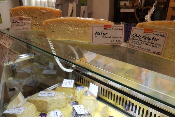 Das Foto zeigt den selbstgemachten Käse des Tinthofs in Voerde