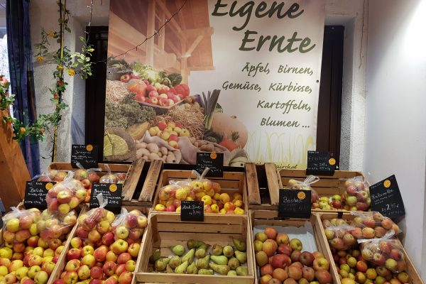 Das Foto zeigt Äpfel im Hofladen des Oberschuirshofs in Essen