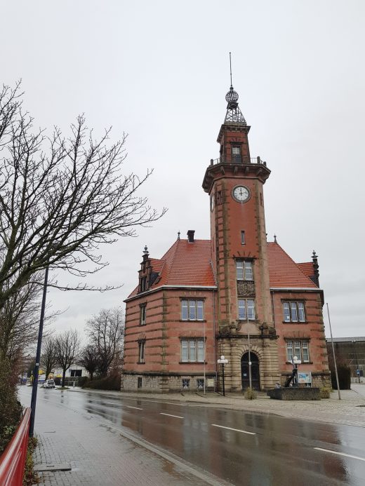 Das Foto zeigt das Alte Hafenamt in Dortmund