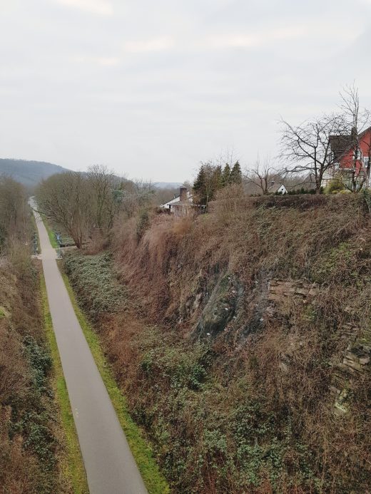 Das Foto zeigt das Elbschebahntal - ehemalige Bahntrasse in Witten-Bommern.